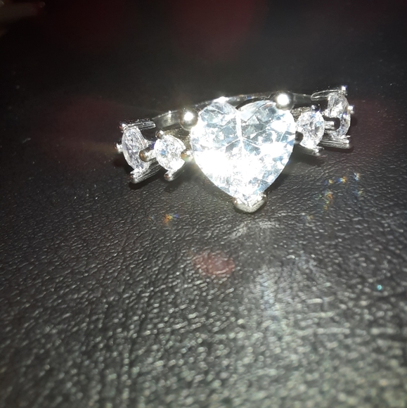 Size 8 Heart Cut Cubic Zirconia Ring - Picture 4 of 7